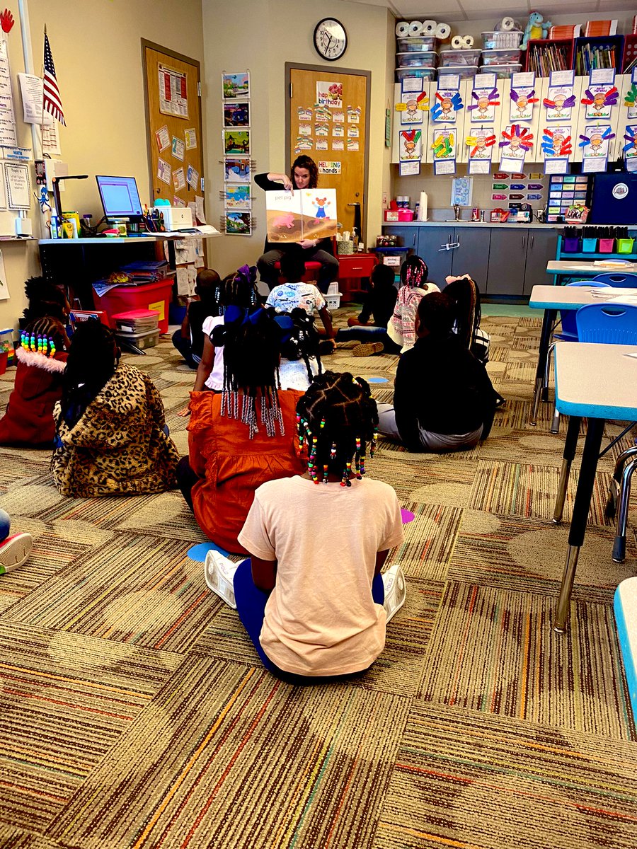 nakelya's tweet photo. The true meaning of “All Eyes on Me”‼️ When your kindergarten teacher @vnlane reads, EVERYONE looks and listens🥰 #UPESReads #UPESLEADS @KieraSEzell @UPES_Leads https://t.co/qco6KBqenp