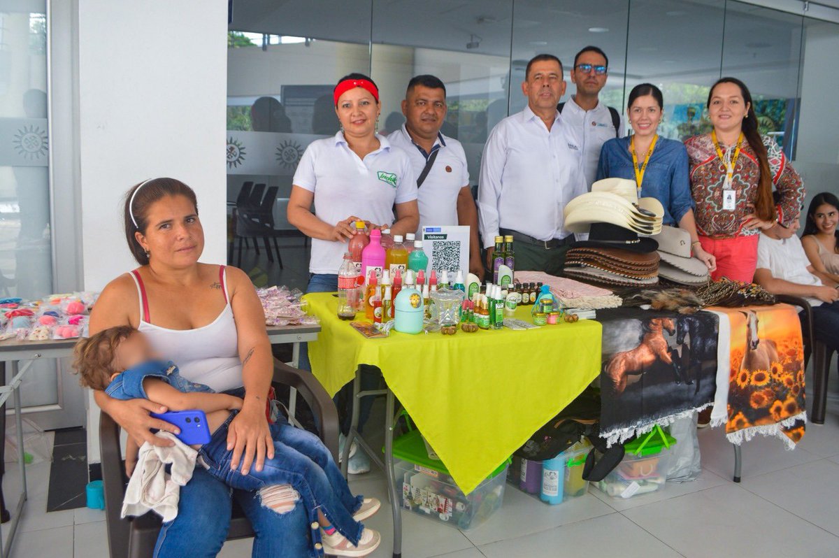 ARNColombia's tweet photo. 📌 @InchikColombia, Artesanías Triple A y Sombreros y Artesanías Cano, fueron parte de esta gran feria, impulsando sus productos y estableciendo nuevas relaciones estratégicas para la proyección de sus negocios. ¡Un paso más hacia el éxito! ✨ #EmprendedoresDePaz #INNOVA2023 https://t.co/3FLT3pRQO5