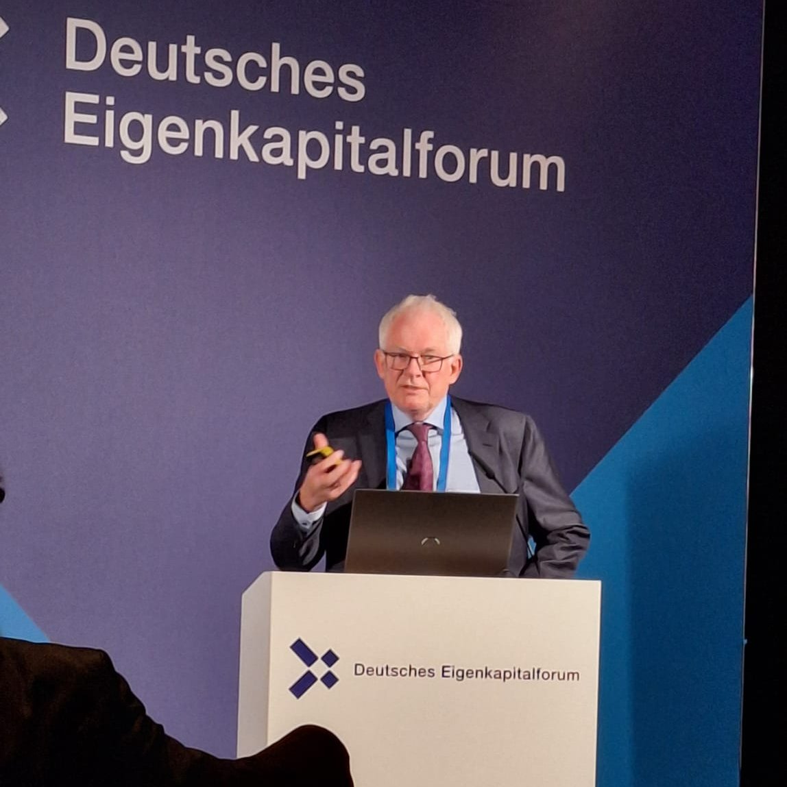 4investors's tweet photo. Ejvind Jørgensen vom Software-Unternehmen #cBrain aus Kopenhagen auf dem #Eigenkapitalforum #EKF23. https://t.co/yptEq3VETV