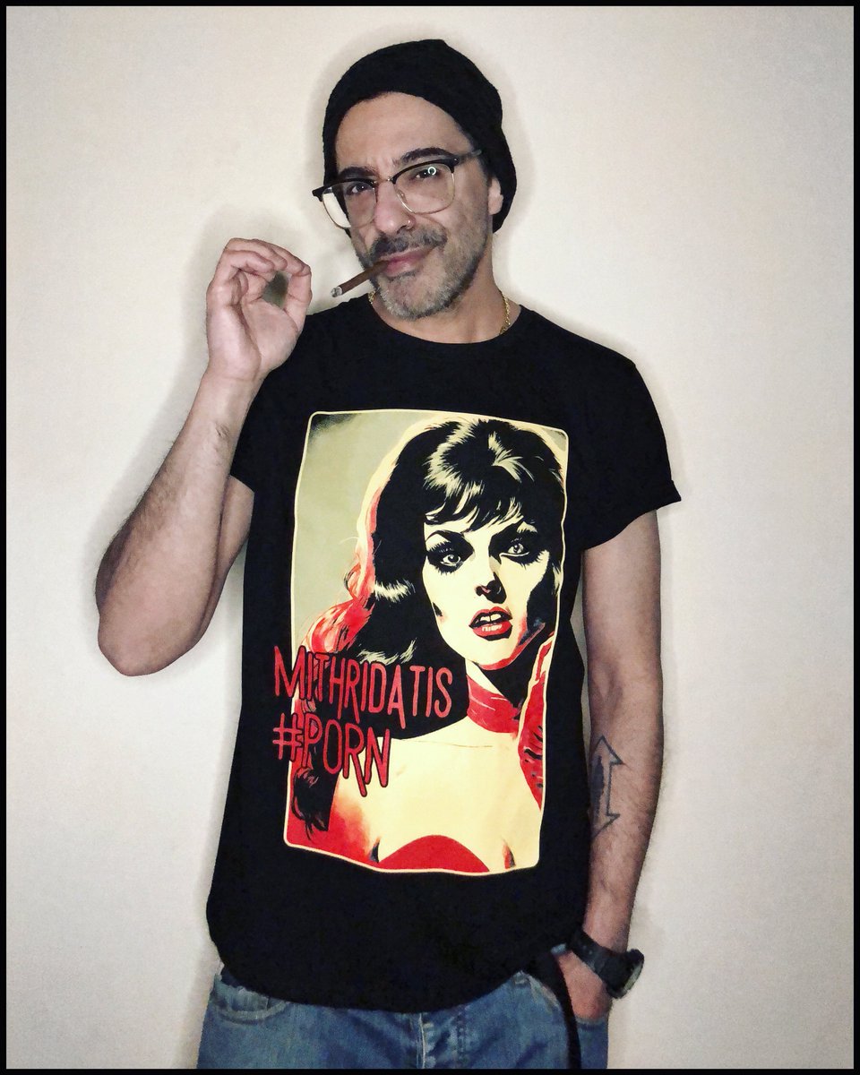 Mithrida's tweet photo. Και κάτω απ’ τ’ όνομα μου μπαίνει…
#ΧάσταγκΠορν #BrandNew #TShirt #Mithridatis #LimitedItems #Available @ Amok Time Arts at #AthensCon 2023 [01, 02 &amp; 03/12/23]  #BeThere https://t.co/cbUWmoaoJ5