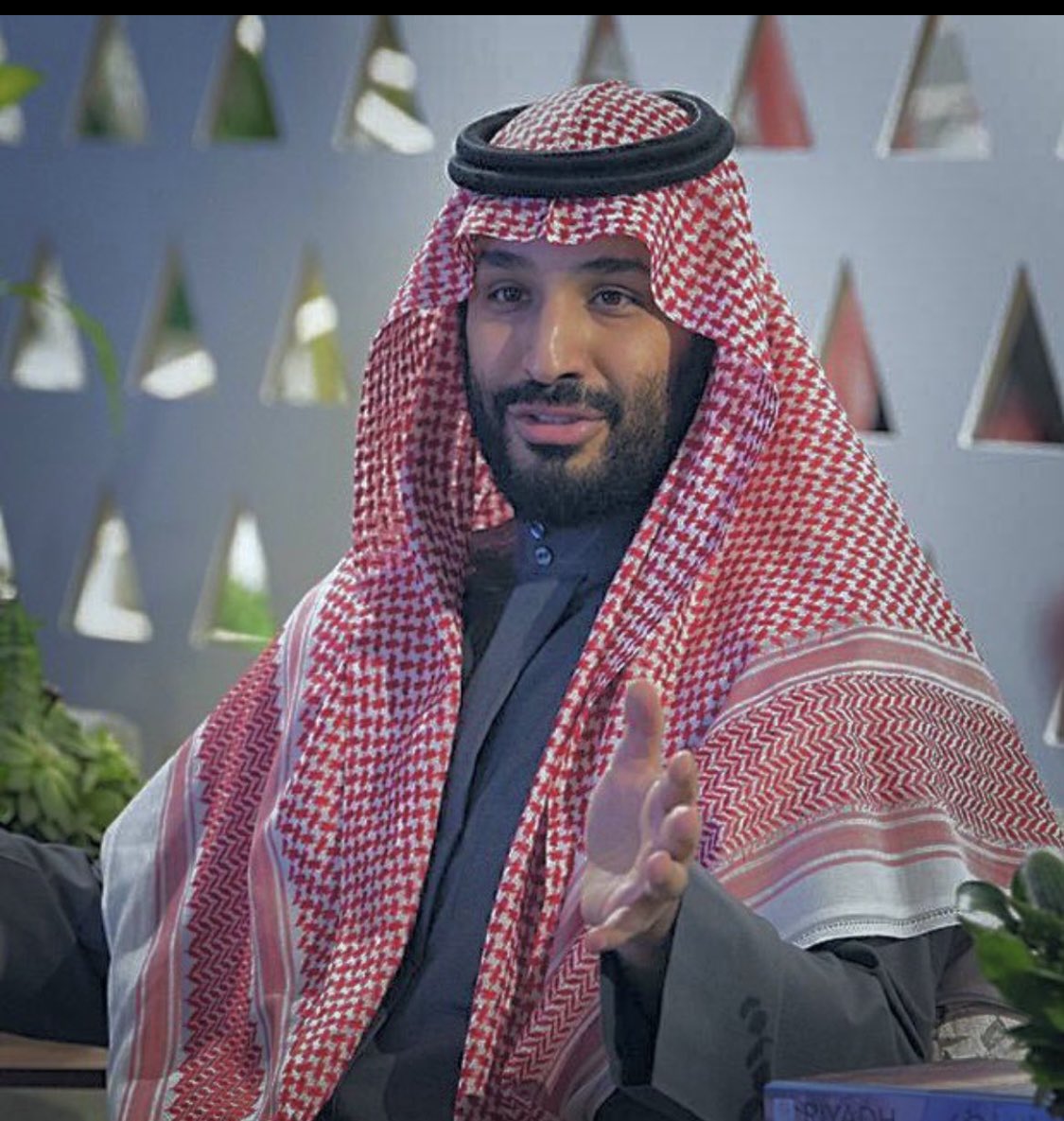 مارقى متن السماء شعبٍ سوانا
ولا لمع بين النجوم إلا وطّنا 🇸🇦

 #RiyadhExpo2030