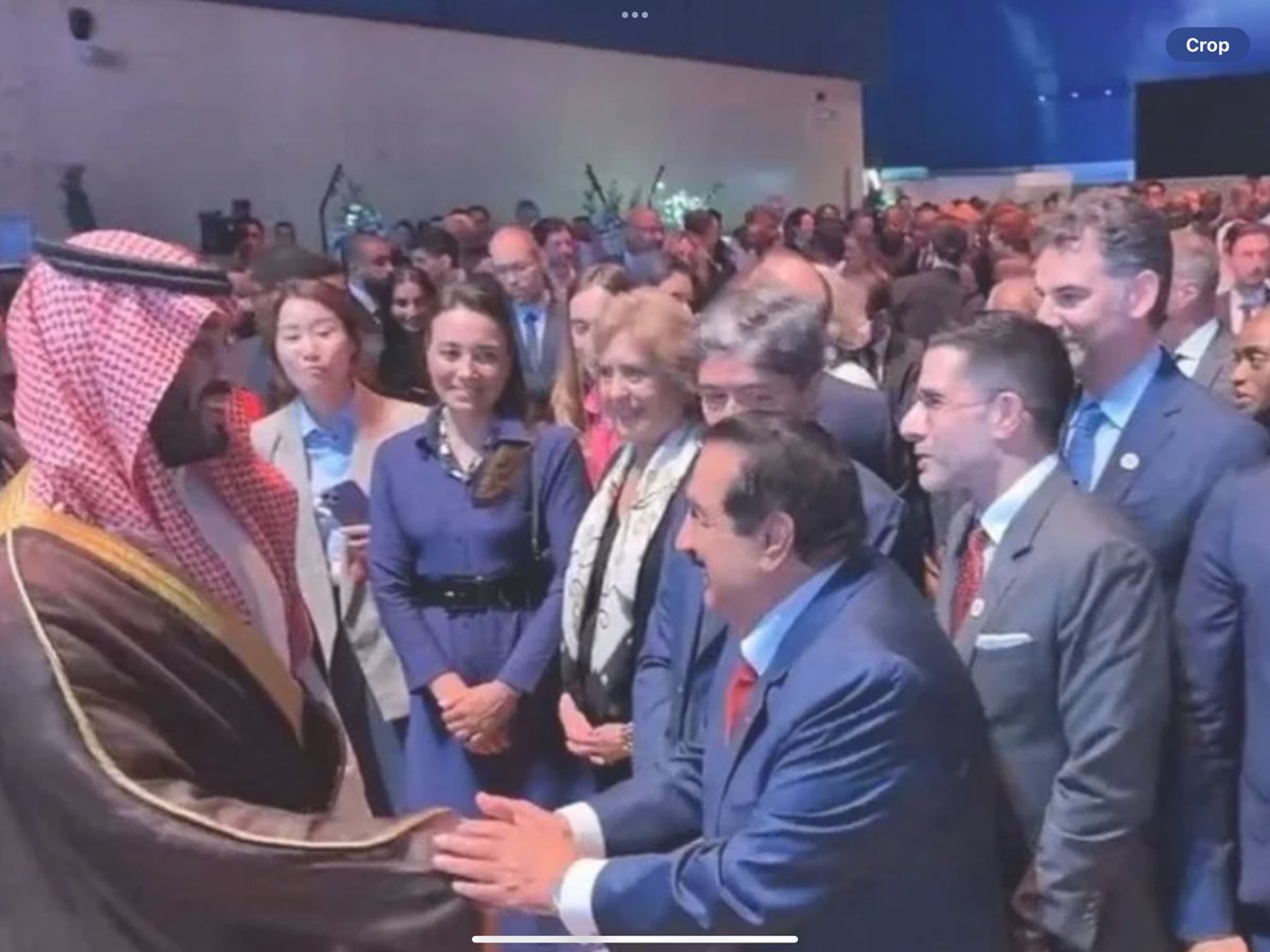 By Hadeer Hashem: فوز تاريخي للملكة العربية السعودية، وأنا أزيد: ألف مبروك يا أهلي وناسي، #محمد_بن_سلمان حفظه الله يكتب التاريخ الأصيل والشريف والعربي الشموخ. أطال الله في عمر والدنا، وعاااااااااااشت #السعودية وعاااااااااااشت قيادتها وشعبها العظيم. أطيب شعب على أطهر أرض، وفقكم