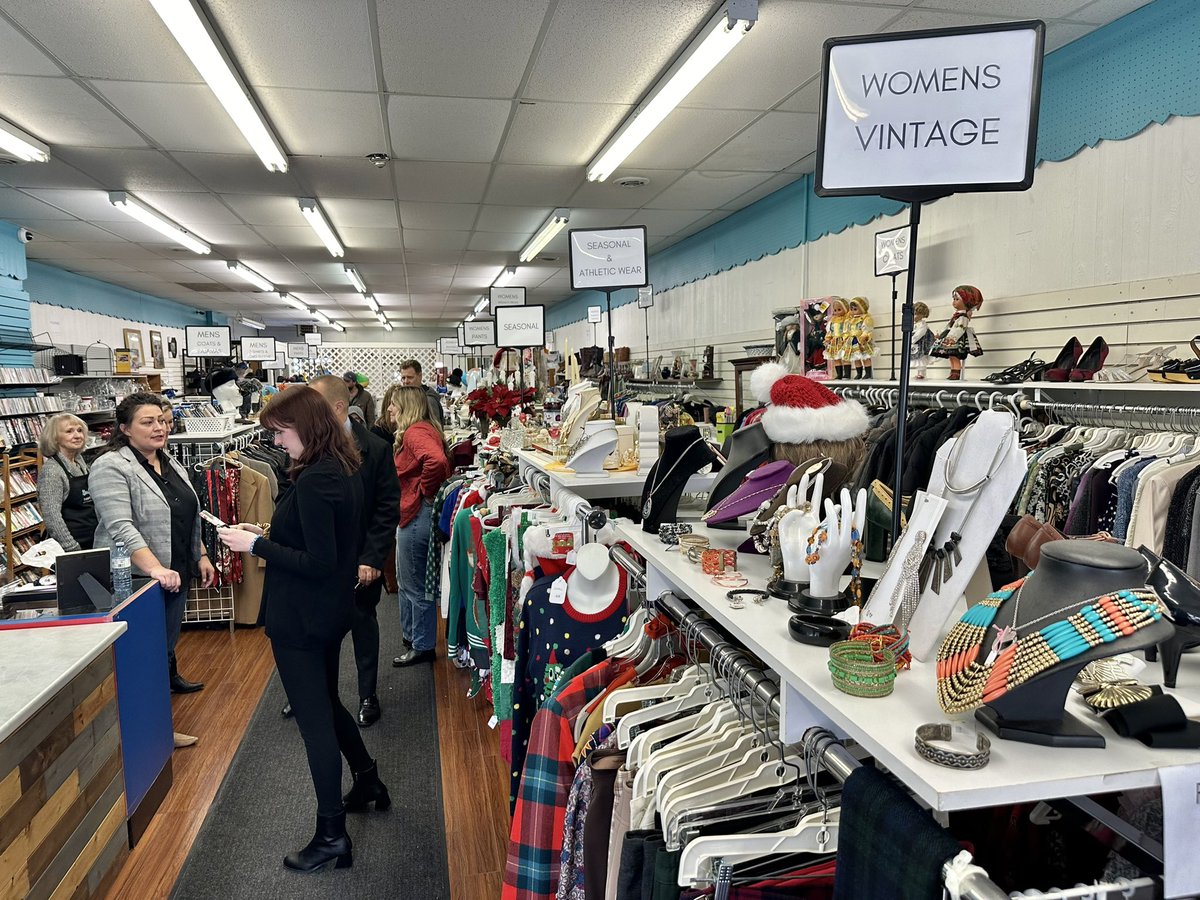 jimdiodati's tweet image. Today we celebrated the grand #reopening of the @BBBSNiagara Nearly New Thrift Store at 4311 Queen St in @NiagaraFalls. Their store has undergone renovations thanks to a generous donation from the David S. Howes Grant Fund through the @NiagaraCF. Many community partners &amp;amp;