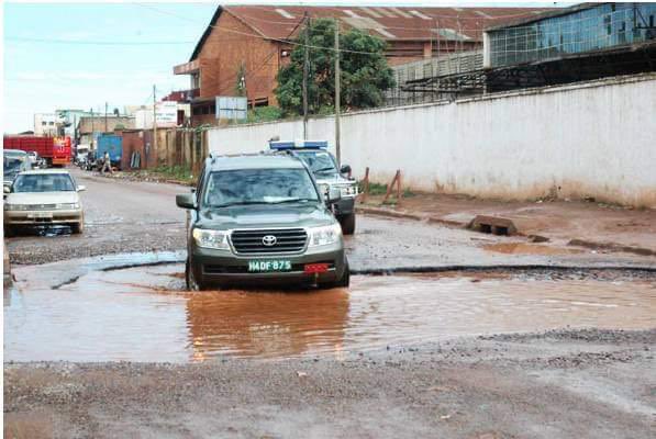 BREAKING: UPDF is on an exercise of testing their new submarines in Kampala oceans