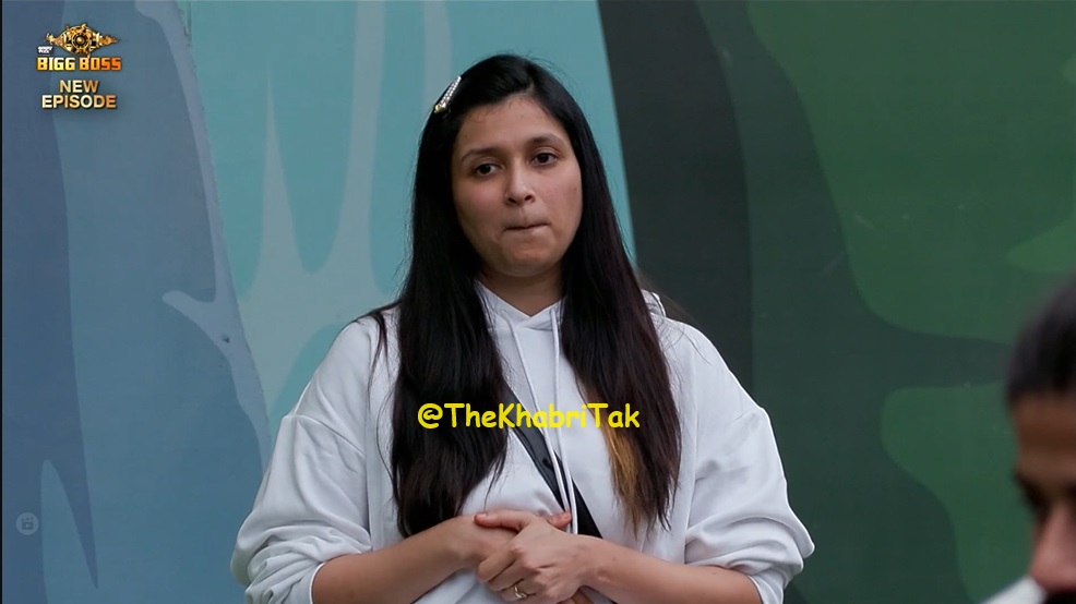 TheKhabriTak's tweet photo. Nomination Special!! 

The most &amp; the first interesting rivalry of #BiggBoss17 is Female vs Female 

- Like : #MannaraChopra 
- Retweet : #AnkitaLokhande 

Comment the Female you are supporting 

#BB17 #BiggBoss 

Stay tuned with @TheKhabriTak for more https://t.co/tzAlSR4erT