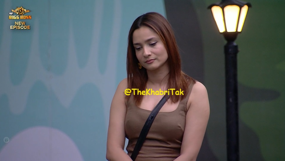 TheKhabriTak's tweet photo. Nomination Special!! 

The most &amp; the first interesting rivalry of #BiggBoss17 is Female vs Female 

- Like : #MannaraChopra 
- Retweet : #AnkitaLokhande 

Comment the Female you are supporting 

#BB17 #BiggBoss 

Stay tuned with @TheKhabriTak for more https://t.co/tzAlSR4erT