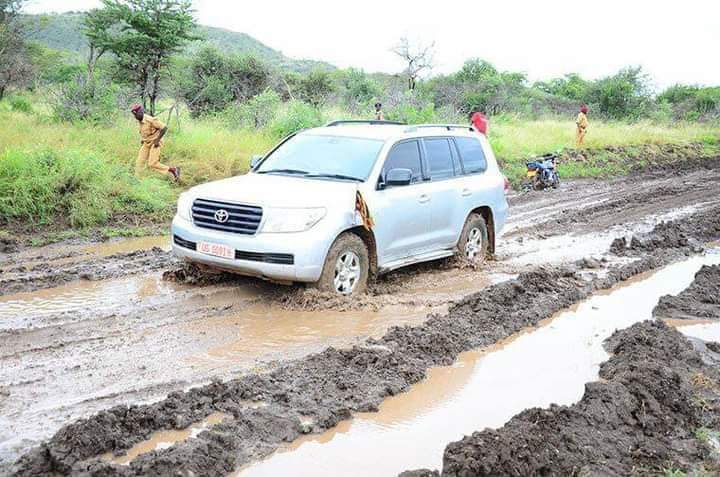 HEBobiwine's tweet photo. This is what happens when officials of a criminal regime prioritize their personal interests over the public interest. They have stolen public funds with impunity and totally ignored the nation. They chose to buy executive vehicles instead of constructing executive roads. Now they have no option but to drive on the national shame they created!