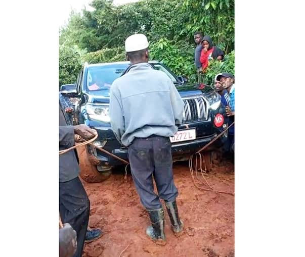 HEBobiwine's tweet photo. This is what happens when officials of a criminal regime prioritize their personal interests over the public interest. They have stolen public funds with impunity and totally ignored the nation. They chose to buy executive vehicles instead of constructing executive roads. Now they have no option but to drive on the national shame they created!