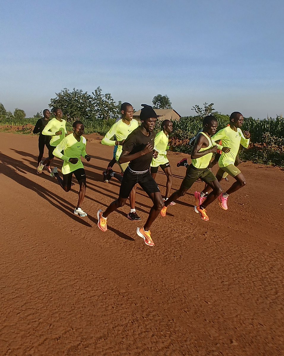 rosassociati's tweet photo. Another tempo run in the bag.
๐บ๐ฌ
#nike #nikerunning #training #run #running #runners #athletics #trainings #traininggroup #sport #trainingoftheday #trainingmotivation #trainingmode https://t.co/FXUYA1pJ9H
