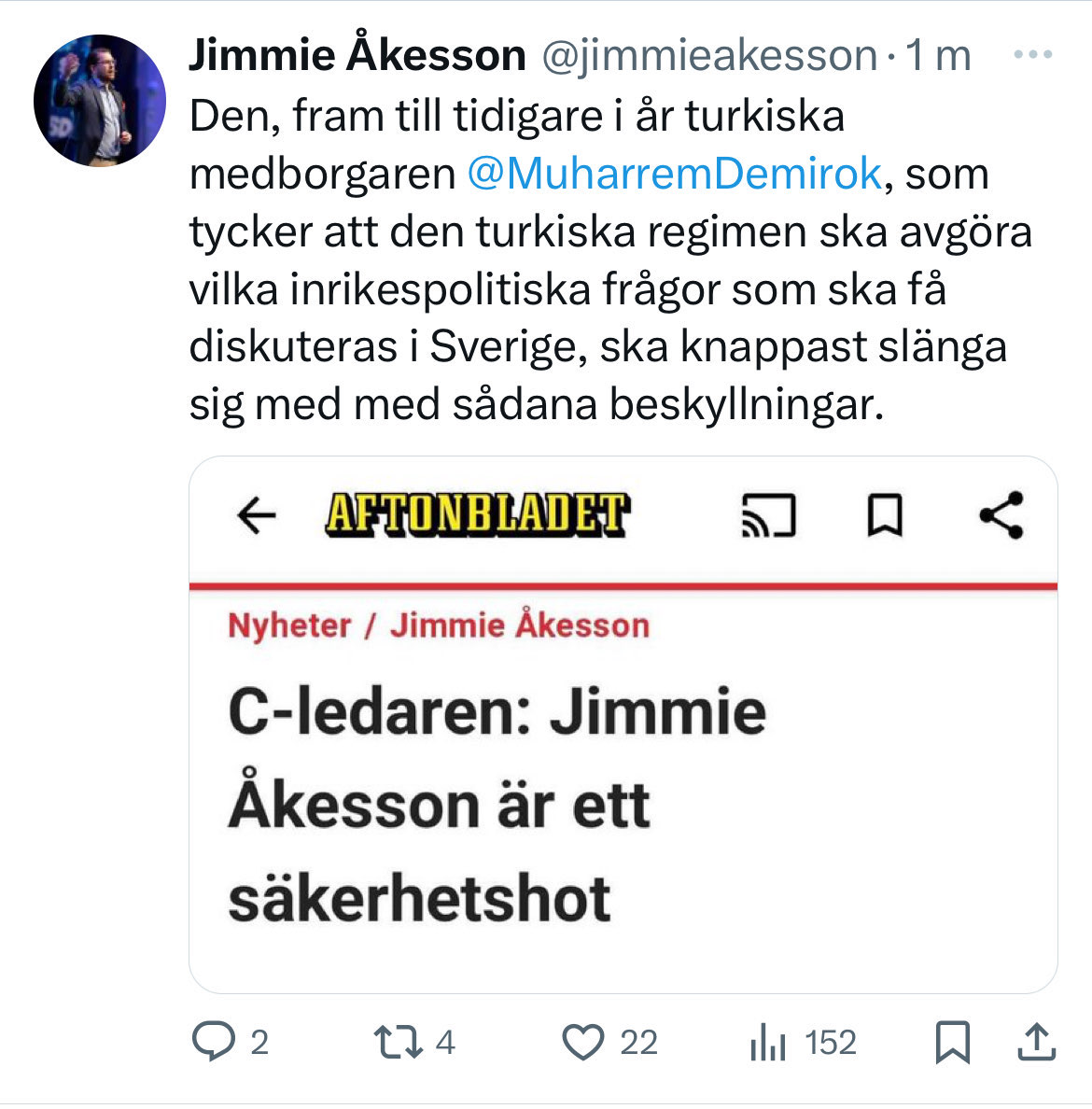 Jag är stolt över att vara svensk. Jag är också stolt över att vara son till en turkisk arbetskraftsinvandrare. Vad är du stolt över, <a href="/jimmieakesson/">Jimmie Åkesson</a>? Är du stolt över vad du gör med Sverige just nu? Och vem är du att ifrågasätta min svenskhet.