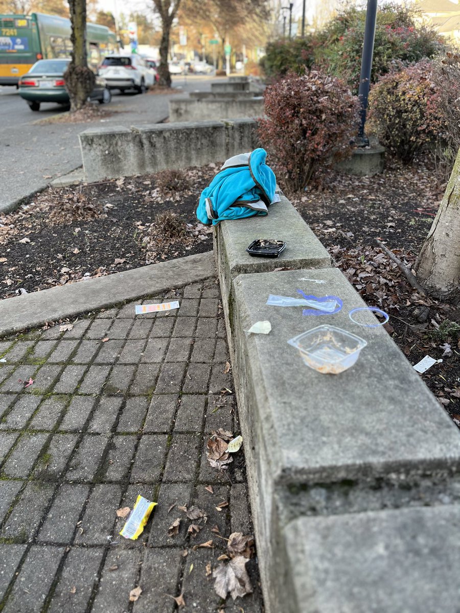 000/600

not going to lie,this weeks past outreach was bleak.peoples are sad,cold,and felling left out.

distribution was new socks,hot hands,&amp; candy.

got some bills paid,pup needs dog foods.