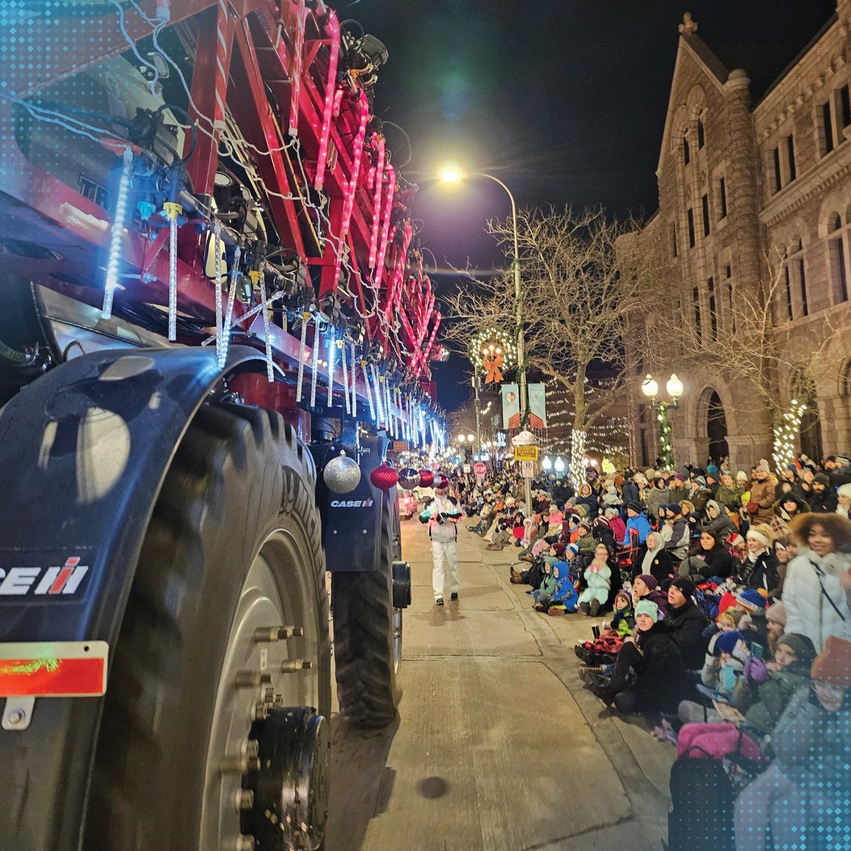 Raven proudly sponsored the DTSF 31st Annual Parade of Lights in Sioux Falls that was held last Friday, November 24, lighting up the city and welcoming in the 2023 holiday season. 🎄 We’re thrilled to have been a part of this magical celebration.