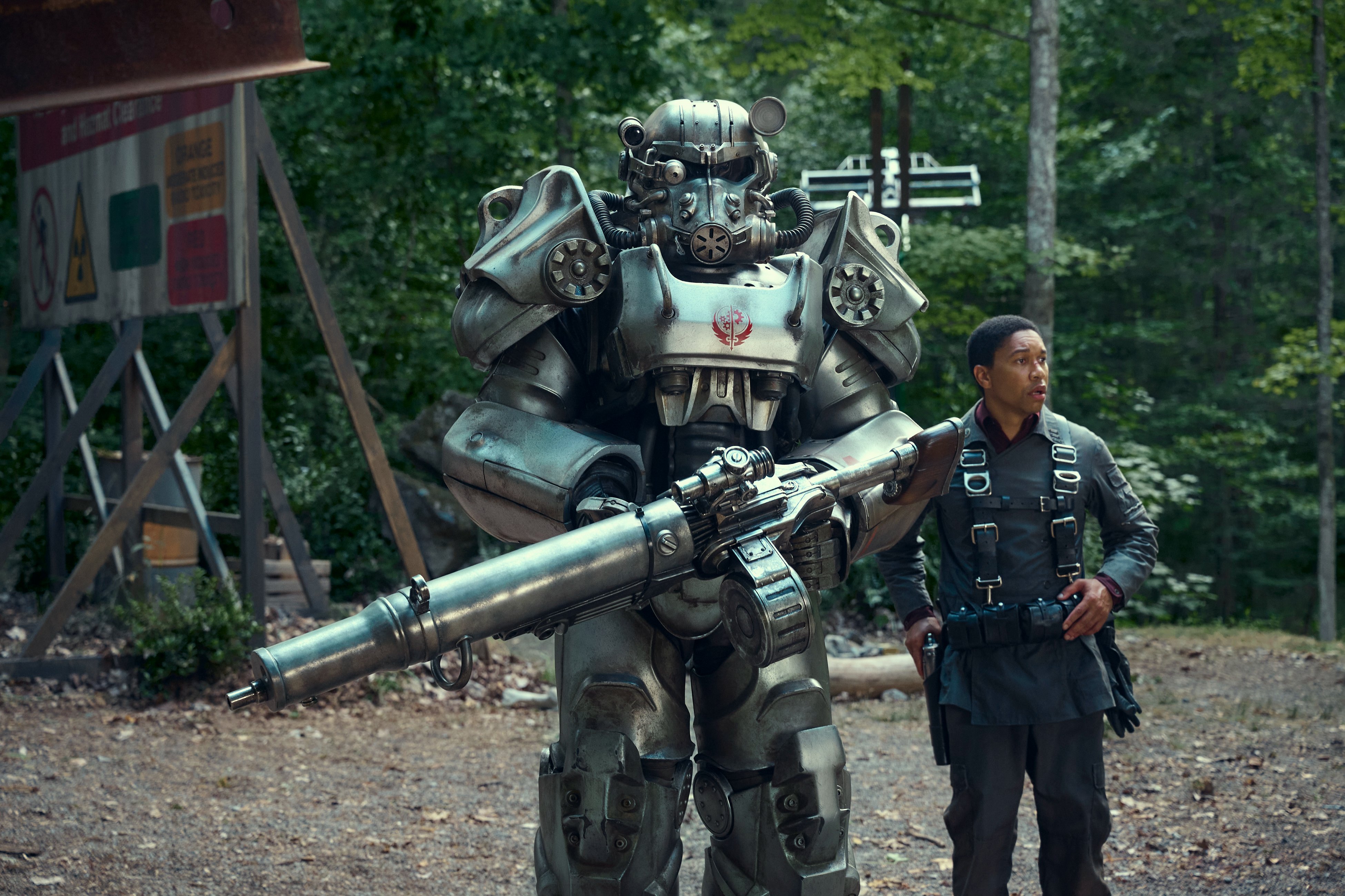 A first look at Aaron Moten as Maximus in the Fallout series coming to Prime Video. He's standing next to someone in Power Armor, a giant metal suit