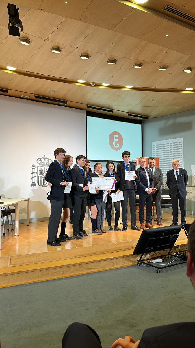 EconomistasMA's tweet photo. 🏅Enhorabuena a @C_BuenPastor, representante de @EconomistasSE, campeón del Torneo de #Debate Económico de #EducacionFinanciera, y a @IesPinarOficial, subcampeón por @ECOnomistaVAlor

👏Felicidades @Novaschool_es Añoreta por el excelente papel en representación de @EconomistasMA https://t.co/DL33yjsrAT