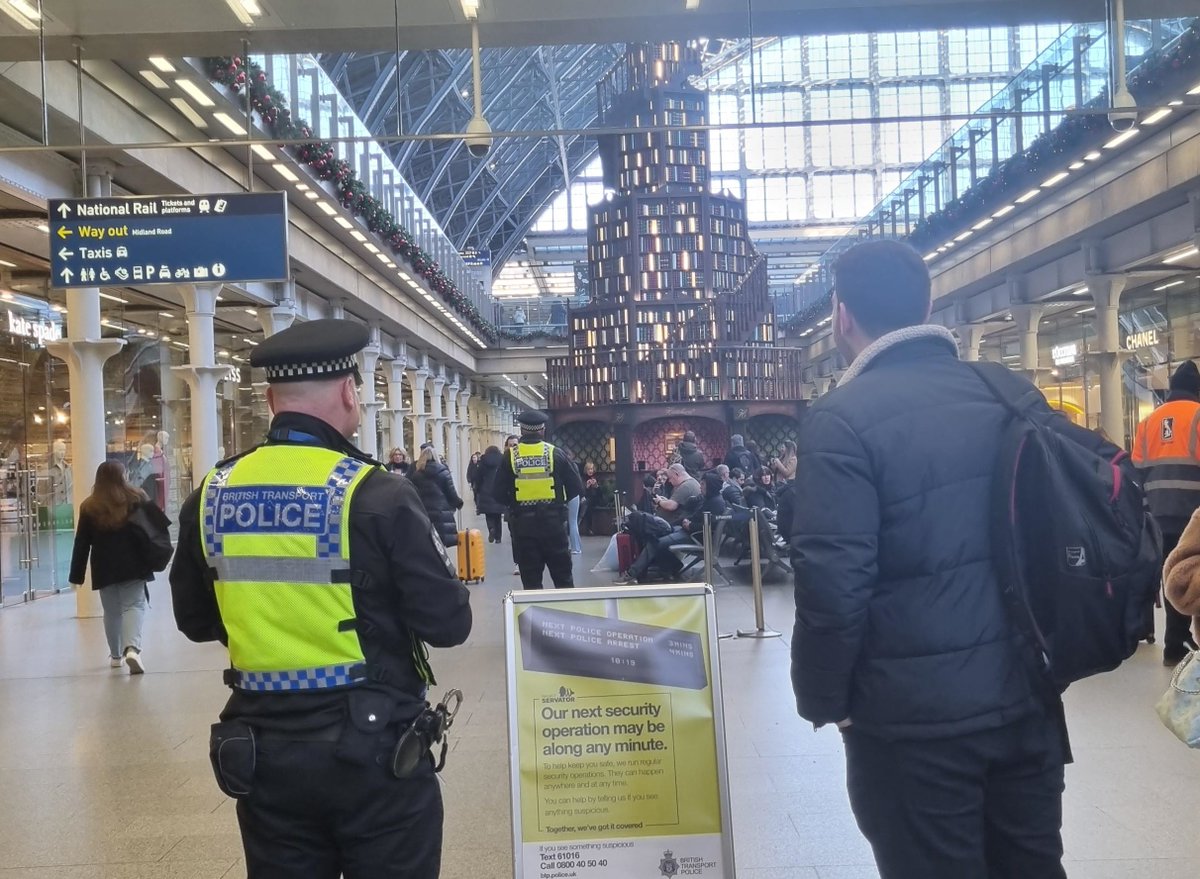 We have uniformed and plain clothes officers patrolling the network 24/7, looking out for you. Spot something suspicious or you don't feel safe? Tell an officer or text us discreetly on 61016. Call 999 in an emergency. #ProjectServator