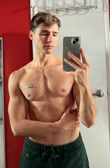 When you start having &ldquo;pre lunch&rdquo; https://t.co/eXUfZrh7UG