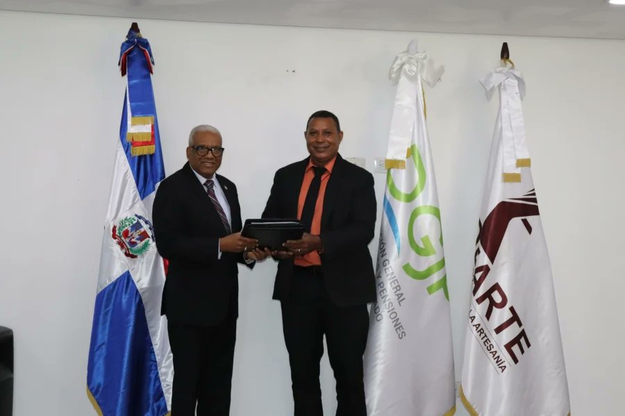 fodearterd's tweet photo. FODEARTE FIRMA ACUERDO DE COOPERACIÓN INTERINSTITUCIONAL CON LA DGJP

Más información en: 👇

https://t.co/UTnsSKMCXW https://t.co/XCa6a2FDYJ