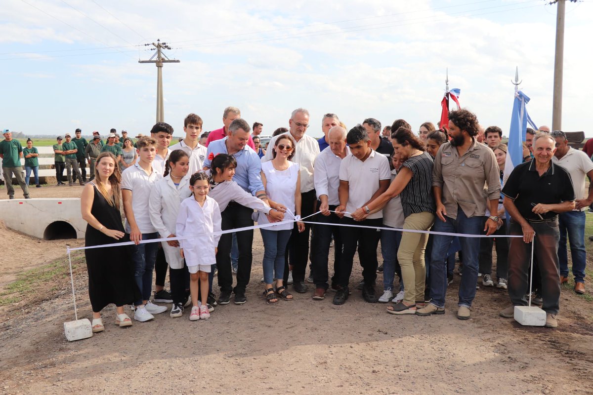 ProduccionSF's tweet photo. #CaminosDeLaRuralidad 🚜🐄👩🏼‍🌾🧑🏽‍🌾

⏩Inauguramos nuevas trazas en las localidades de Estación Clucellas, Eustolia y Colonia Mauá (departamento Castellanos), y en Ituzaingó (Las Colonias).

+ INFO 👇🏻
https://t.co/0yTpjLtdOh https://t.co/EeKQymDV2T