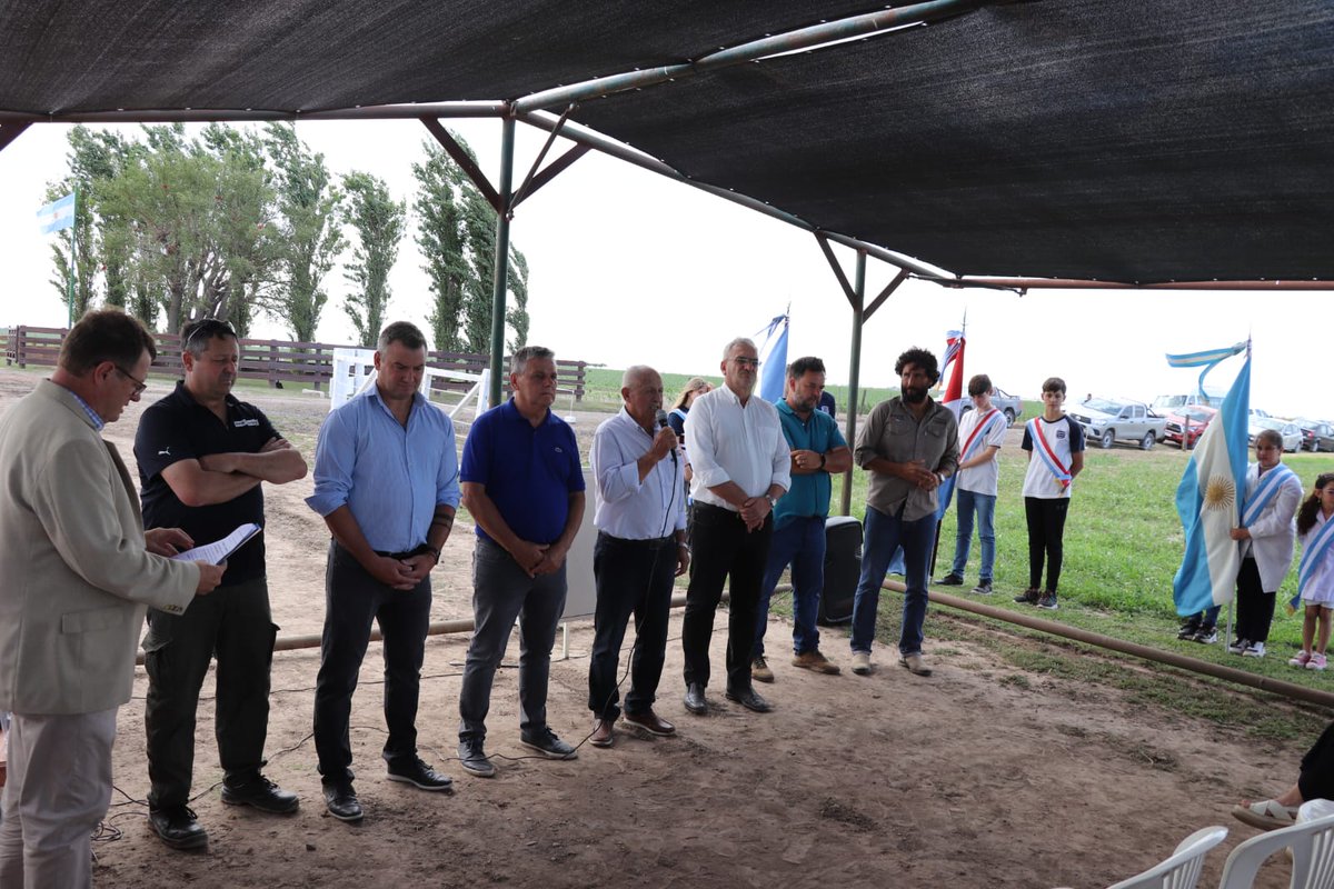 ProduccionSF's tweet photo. #CaminosDeLaRuralidad 🚜🐄👩🏼‍🌾🧑🏽‍🌾

⏩Inauguramos nuevas trazas en las localidades de Estación Clucellas, Eustolia y Colonia Mauá (departamento Castellanos), y en Ituzaingó (Las Colonias).

+ INFO 👇🏻
https://t.co/0yTpjLtdOh https://t.co/EeKQymDV2T