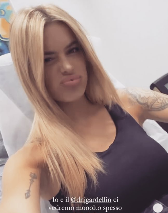 LaQueenCodegoni's tweet photo. solo lei ✈️✈️✈️
#sophiecodegoni 

amo i suoi meme🫶🏻 https://t.co/kGreGBYEqp