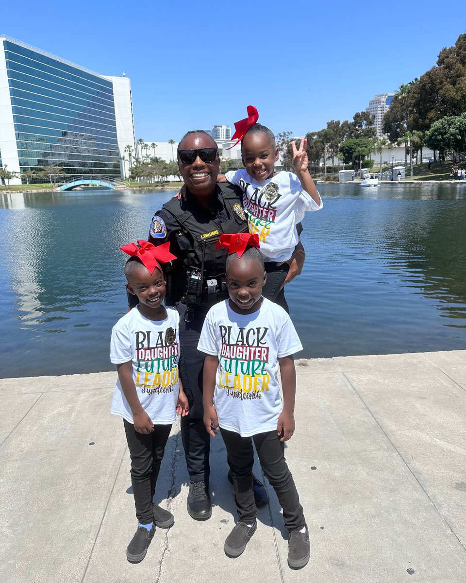 BayouClassic74's tweet image. Long Beach Police Department recruiters are out at the Bayou Classic! 🏈🐊 Consider a career in California and Join LBPD today. Exciting opportunities: dive team, K9, motors, pilot, SWAT, and more! 🐟🚁🚓🚲 
Learn more⤵️ 
bit.ly/LongBeachInThe…
#LongBeach #LBPD #JoinLBPD