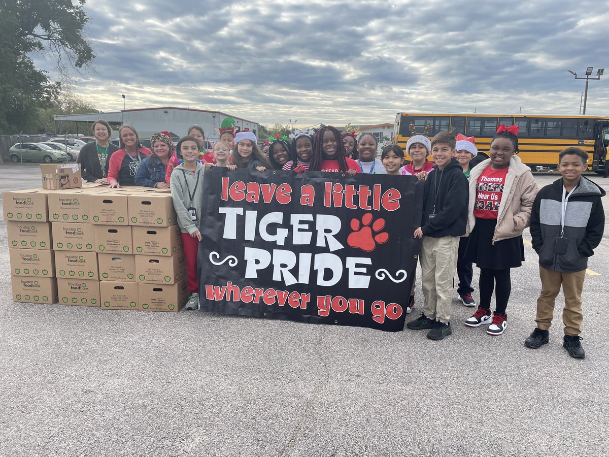 CoraThomasLCISD's tweet photo. It is a great day to be a Thomas Tiger. Thomas student council, with their sponsor Mrs. D'Ambra, delivered 50 boxes of non-perishable food to Channel 13 Share Your Holiday food drive. #believethebest @abc13houston https://t.co/M2PDnWoyAC