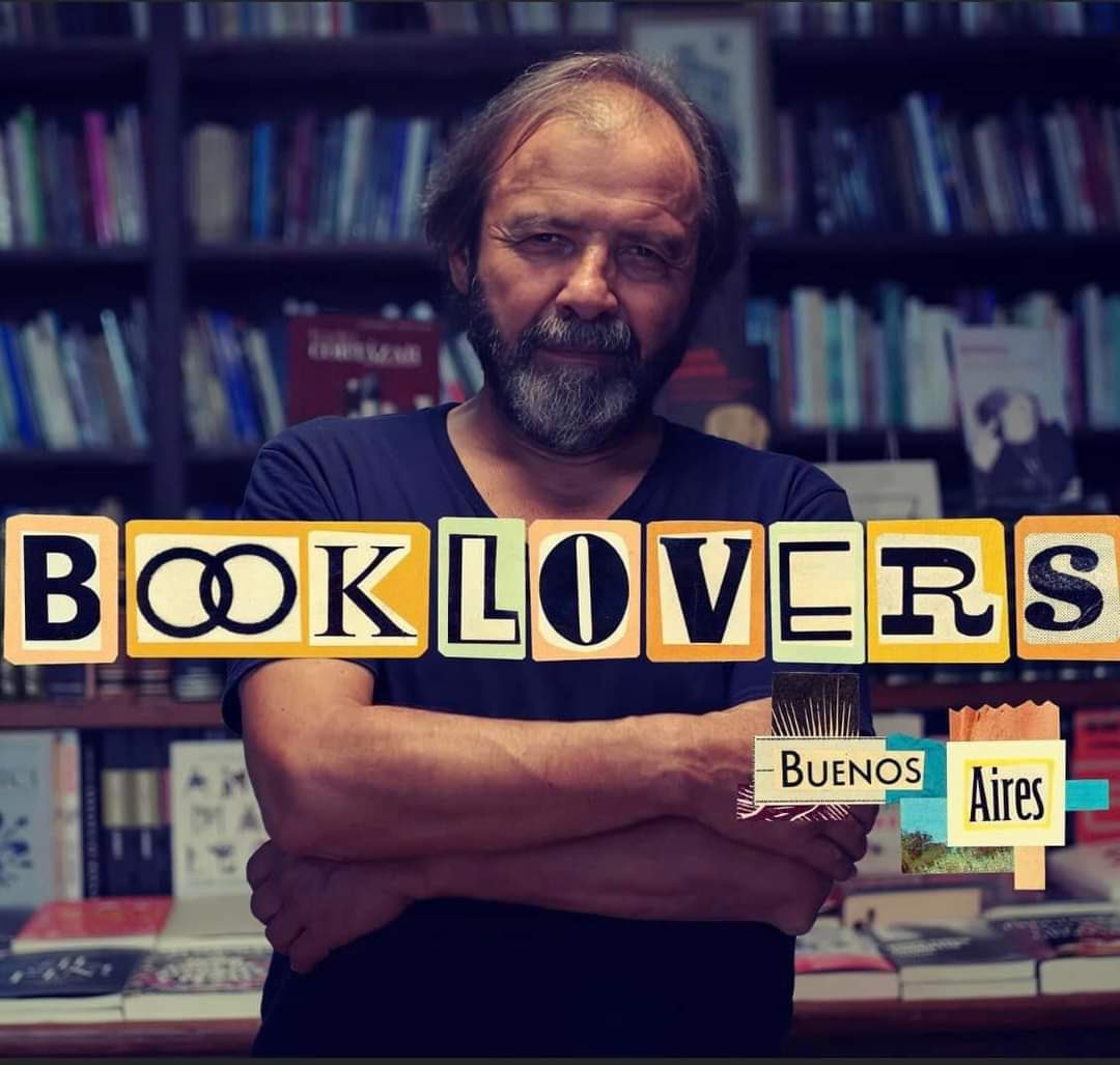 TaniaMonjeC's tweet photo. @jorgecarrion21 ¡Maravilla total! Un conmovedor paseo por las librerías de Buenos Aires, sus letras y escritores.  El jueves sale el capítulo de Madrid y será seguro, igual de bueno. Pueden acceder a la serie, de manera gratuita, registrándose en https://t.co/cjuhqSZxCZ https://t.co/Tr6lyq9J8Q