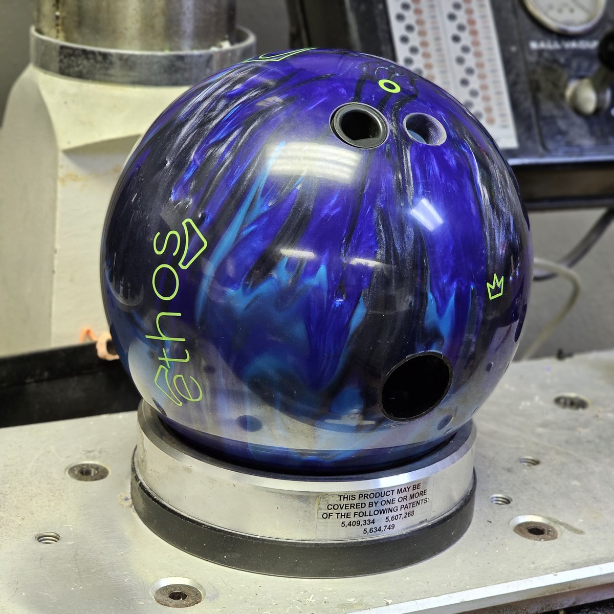Good looks. Superb skid-flip performance.
#BrunswickBowling #BrunswickEthos #HK22 #HyperKinetic22