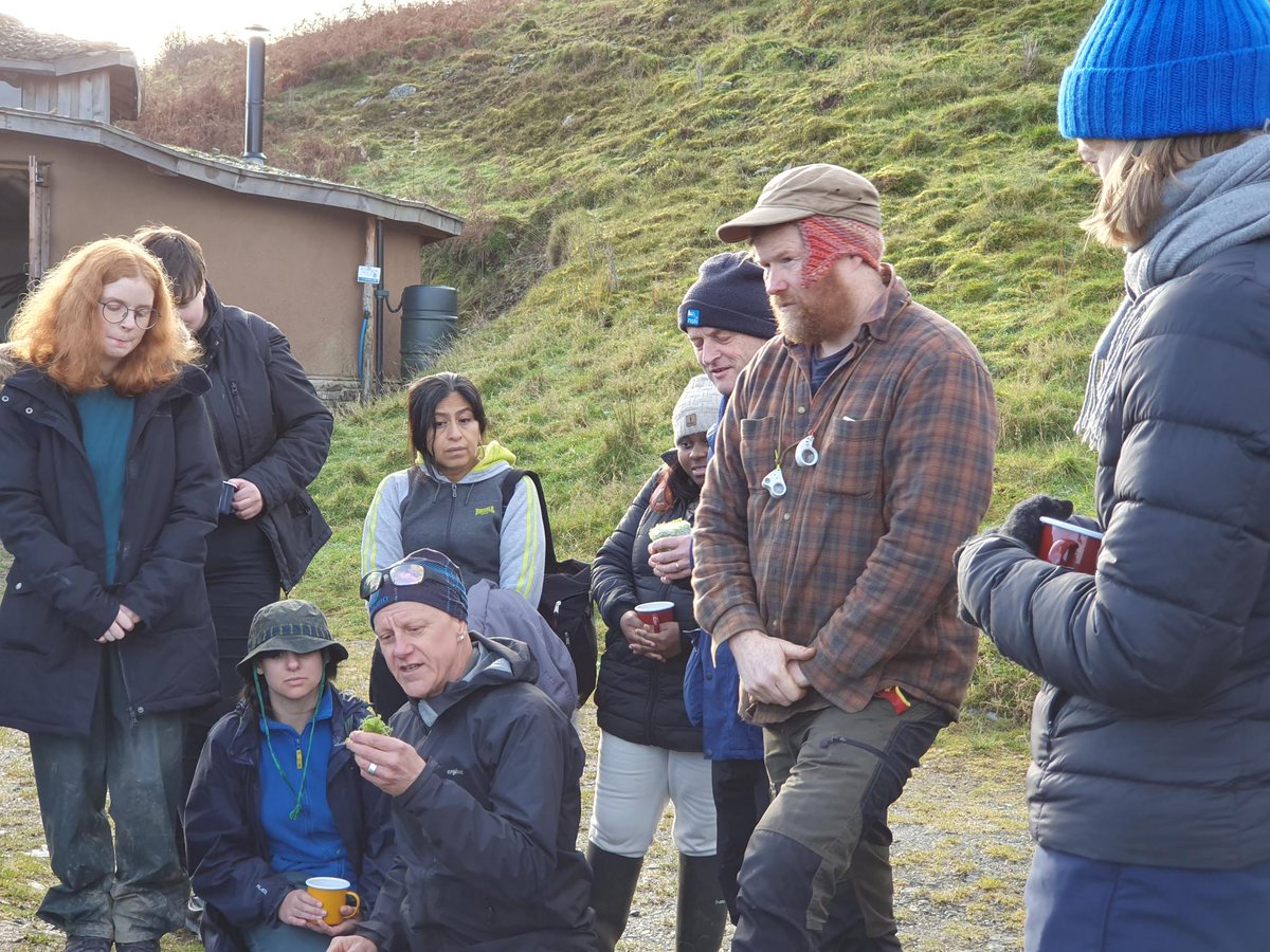 coetiranian's tweet photo. Thank you to the big group that came together on Saturday to plant sphagnum plugs on our peatland.
This work is essential as peatland in good condition is an excellent carbon store, is vital for biodiversity and is able to prevent flooding. https://t.co/YnbB1UgLLD