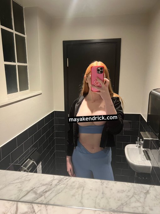 snuck off during my date last night to take this 🩵 https://t.co/PdIyis28ZL