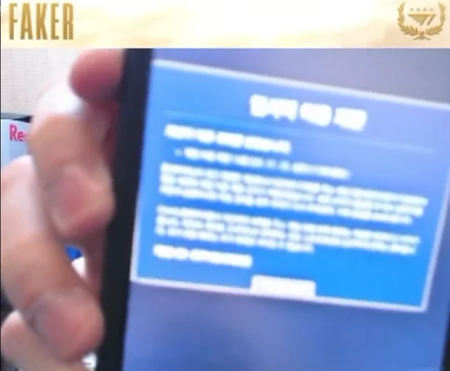 Caedrel's tweet photo. faker got banned for 14 days because of the Busan internet outage during worlds

riot immediately un banned him but

he wrote an apology letter to riot saying "im sorry, i wont leave the game again" https://t.co/6Ed2bMKtXK