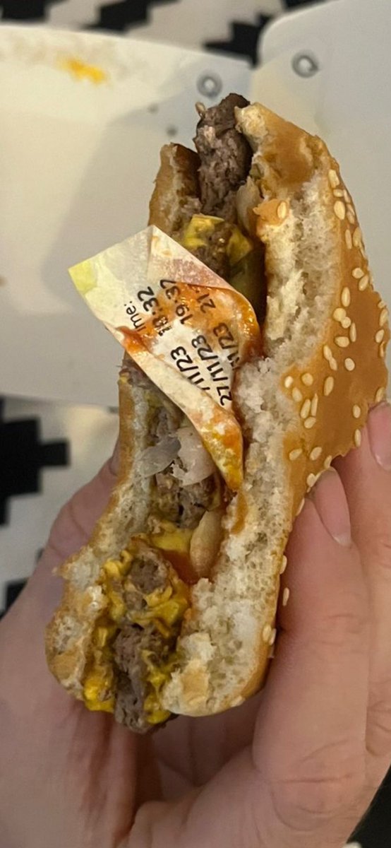 _timlowe's tweet image. I was really enjoying my 1/4 pounder. Till I almost ate a label with yesterday’s date on. 😠 @McDonaldsUK