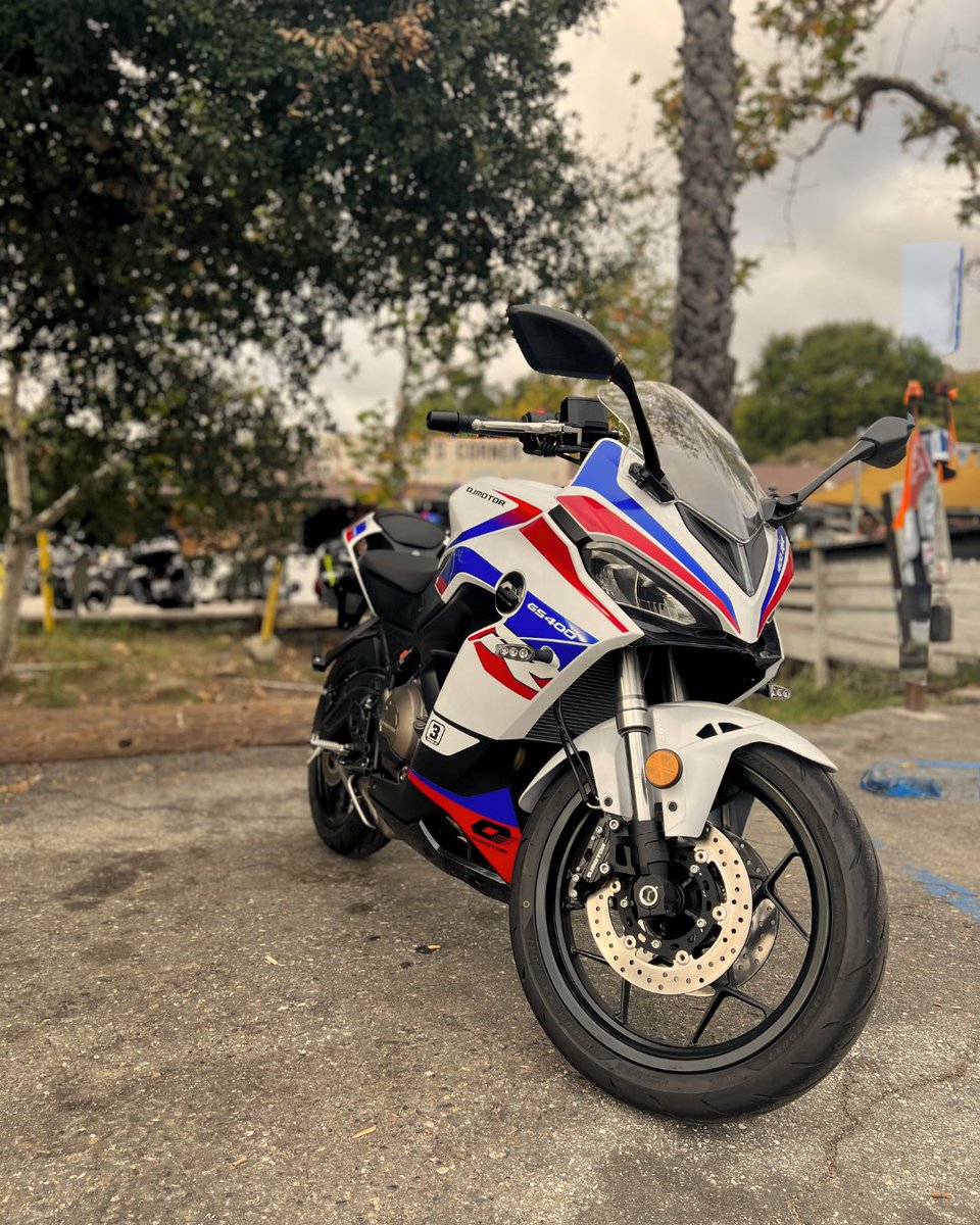 QJMotor_USA's tweet image. Finally at our destination, where the only speed is 'relax.' Time to downshift and enjoy the slow lane. 📷📷📷
For more information hit the link in our bio.
#DownshiftToRelax #SlowLaneVibes #cookscorner #bikelife #twowheellife