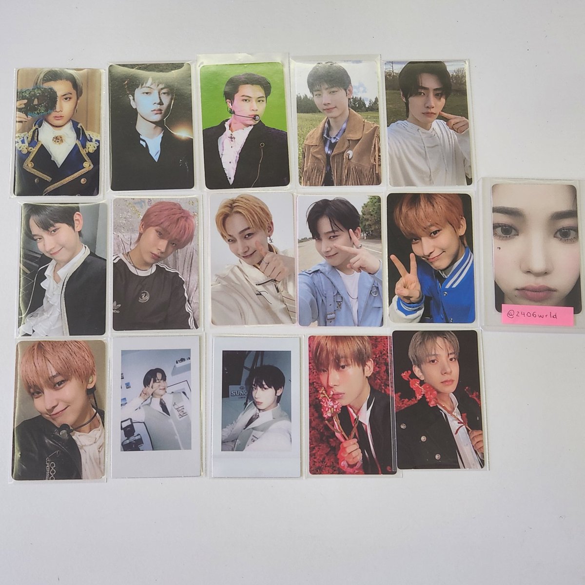 2406wrld's tweet photo. VENDA SET ENHYPEN  💭

R$ 485 (+ frete a calcular)

photocards + set stickers holiday + postcards + album dark blood + album noeasy + jewel oddinary 

🏷 jay sunghoon sunoo heeseung jungwon jake ni-ki bdo bca db dicon dd charybdis weverse md1 polaroid dawn dusk stray kids felix https://t.co/1Zqpyzozl2