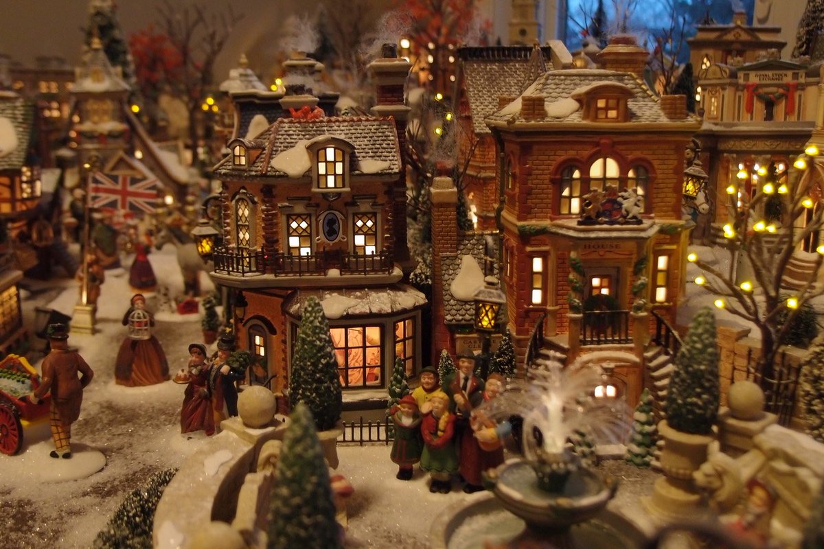 the_transit_guy's tweet photo. The Christmas Village you have inside vs. where you live: https://t.co/jeYOWDMR9X