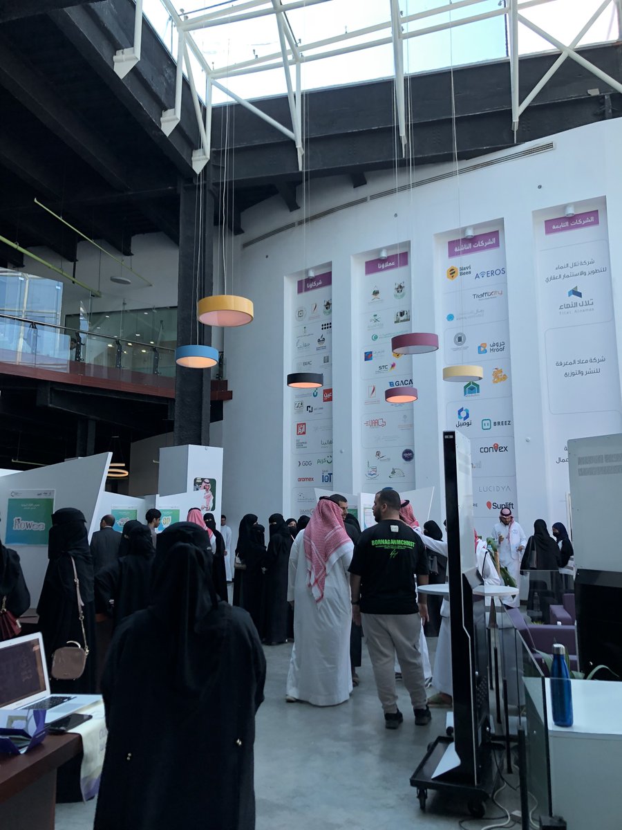 ll_Hanen's tweet photo. زيارتنا لشركة @WadiMakkahSA مع النادي المميز دائمًا @EntrClub_KAU ✨
كانت فرصة جميلة نتعرف على الشركة وعلى أنشطة الملتقى ، بيئة داعمة لرواد الأعمال 👏🏻 

#الأسبوع_العالمي_لريادة_الأعمال
#مرحبا_بالحالمين https://t.co/rlkoBngEy3