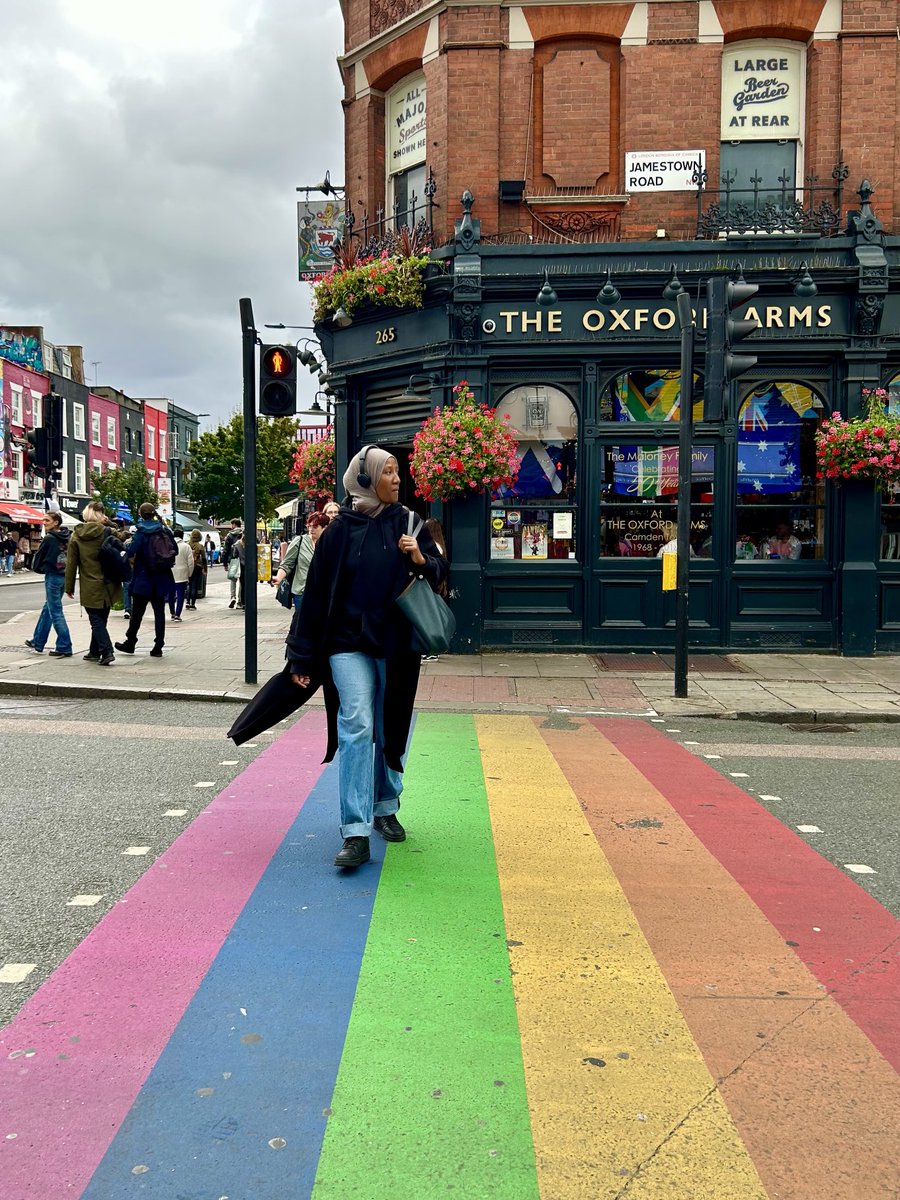 LorraineInglisD's tweet photo. #WeeklyPhotoChallenge #ColourChallenge #Rainbow ๐#NoRulesJustFun #streetphotography
#camden https://t.co/4KBJ6Fh3Pc
