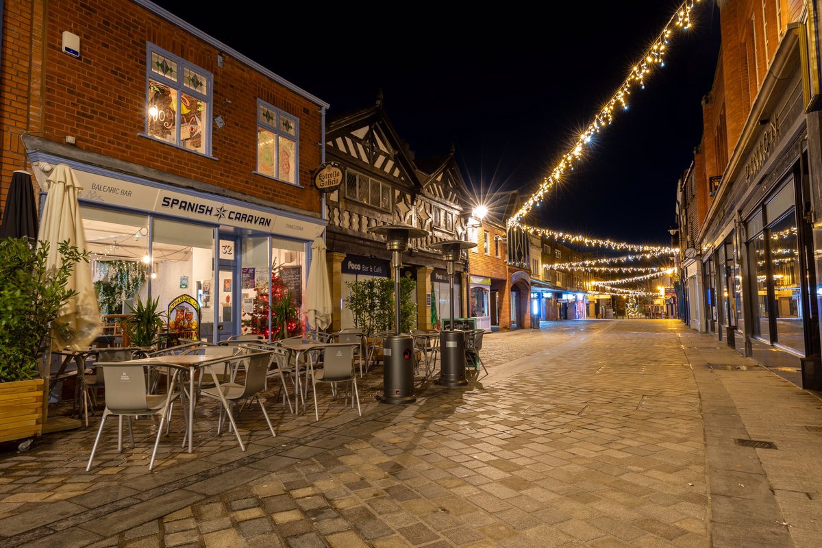 stevesamosa's tweet photo. Prescot Town 
#Christmas2023 #Christmas #ChristmasLights #prescot #knowsley #picturingprescot #lighttrails #nightphotography #reflections 
@scousescene @PrescotTown https://t.co/1ZXVTHsfiI