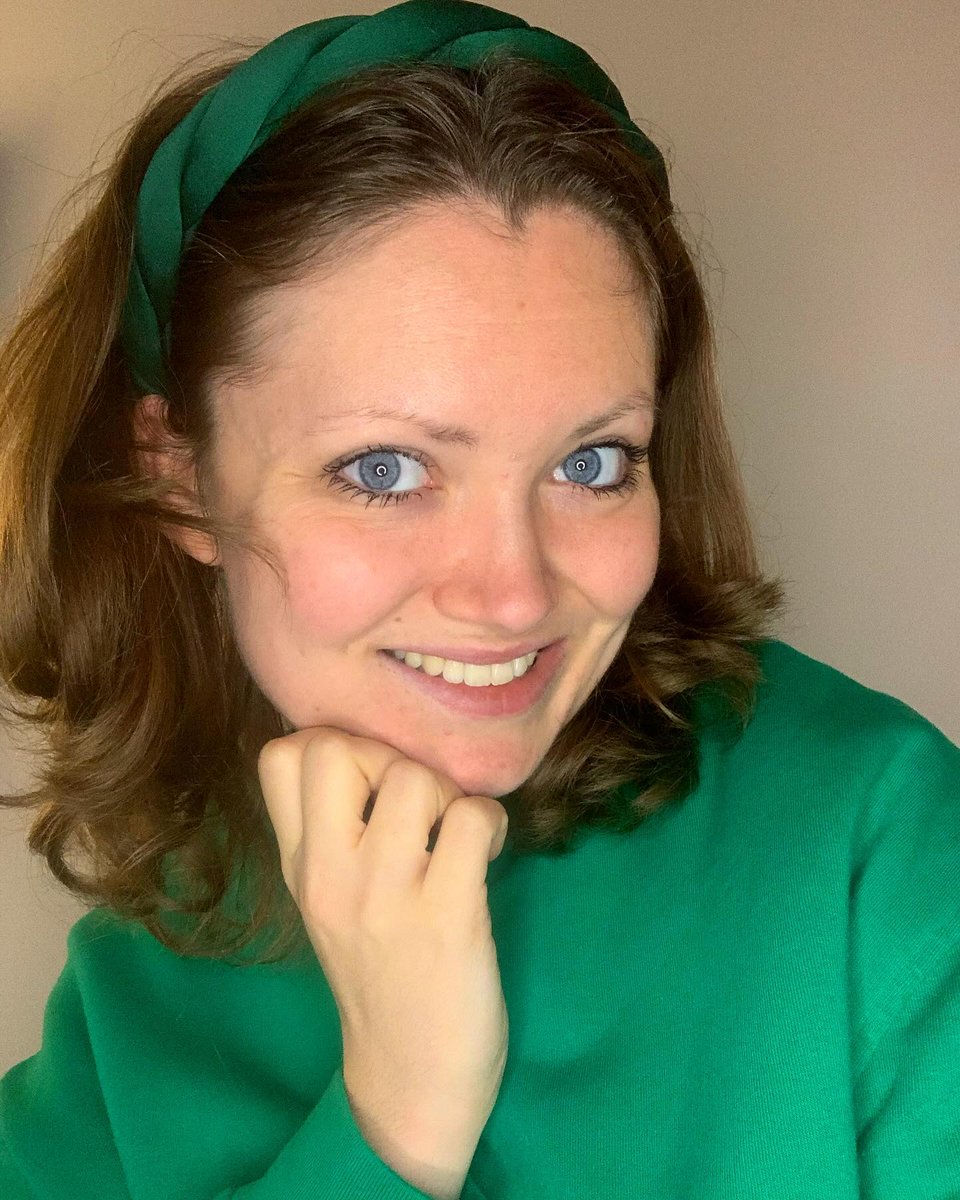 (1/5) A THREAD:

My name is Georgia, and I have schizophrenia.
I was diagnosed in 2012.
Life can get better.
I take medicine every day, see my psychiatrist regularly and make sure to get plenty of rest and relaxation.
I've worked hard for recovery. It's a mental battle.
Not easy.