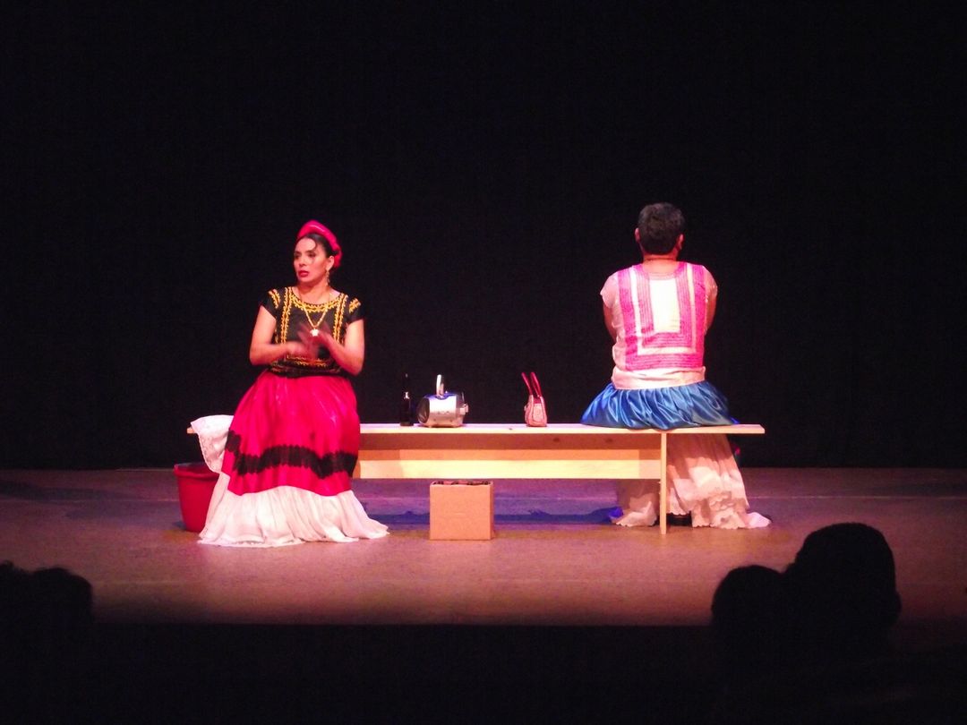 🎭 El Grupo Teatral Tehuantepec presenta: 𝐎𝐭𝐫𝐨 𝐝𝐢́𝐚 𝐝𝐞 𝐟𝐢𝐞𝐬𝐭𝐚.

Una historia trágica y conmovedora sobre la amistad, la marginación, la discriminación, la violencia de género y la homofobia, protagonizada por dos personajes socialmente vulnerables.