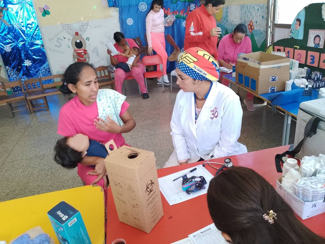 Hemos realizado una jornada de atención médica integral en beneficio de los 19 hijos (as) de las privadas de libertad y de dos femeninas en periodo de gestación, que se encuentran en el Instituto Nacional de Orientación Femenina #Inof