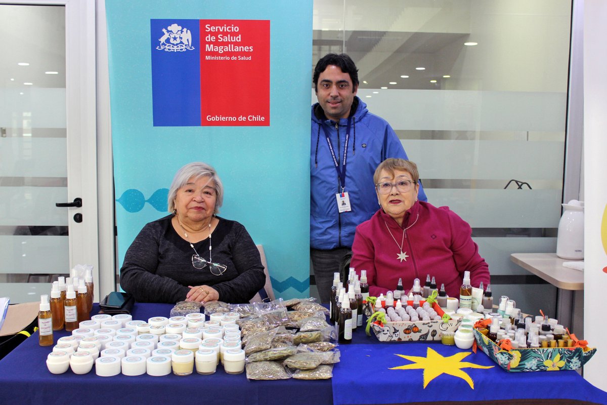 SaludMagallanes's tweet photo. 🔴Recientemente equipo Programa Especial de Salud y Pueblos Indígenas #PESPI #CESFAM Carlos Ibáñez, desarrolló Muestra de Medicina Herbolaria en @IPSMagallanes, a fin de visibilizar importancia de interculturalidad en materia de salud @JorgeFlies @DPRMagallanes @ministeriosalud https://t.co/rlA29VuNbU