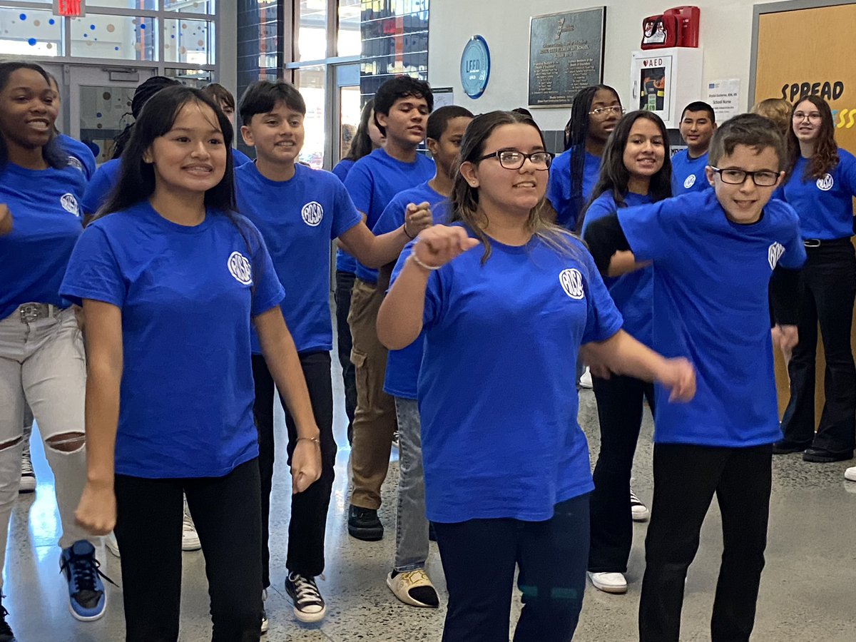ROSAMrsEller's tweet photo. @ROSArockets is hosting the CCS principal meeting today. K-2 performance club &amp; Middle School dinner theatre students had the opportunity to give administrators a small glimpse of our upcoming shows! https://t.co/5rYKiFnvJL