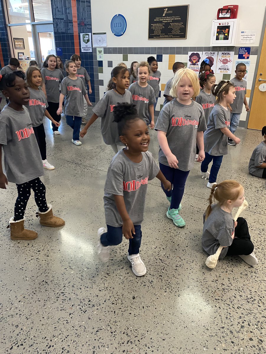 ROSAMrsEller's tweet photo. @ROSArockets is hosting the CCS principal meeting today. K-2 performance club &amp; Middle School dinner theatre students had the opportunity to give administrators a small glimpse of our upcoming shows! https://t.co/5rYKiFnvJL