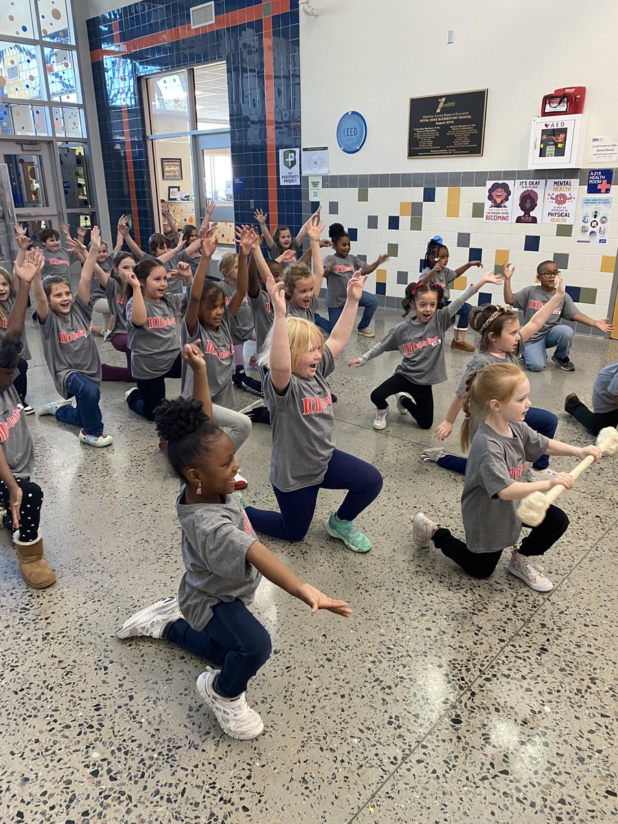 ROSAMrsEller's tweet photo. @ROSArockets is hosting the CCS principal meeting today. K-2 performance club &amp; Middle School dinner theatre students had the opportunity to give administrators a small glimpse of our upcoming shows! https://t.co/5rYKiFnvJL