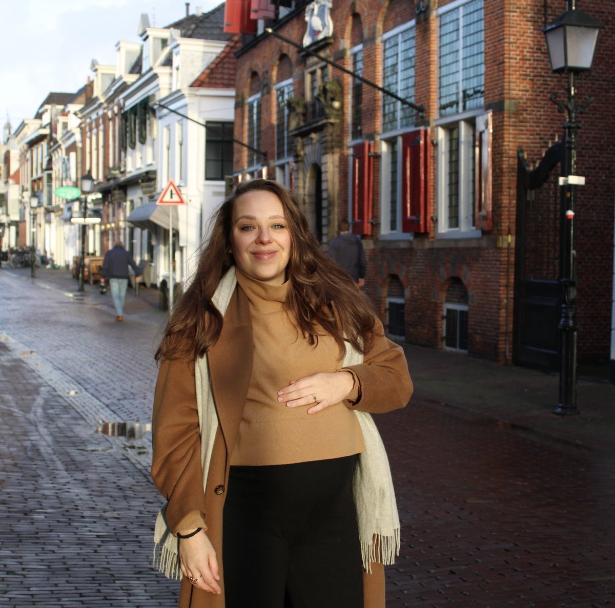 PvdALdmVbg's tweet photo. 🌟Ons toegewijde raadslid, Suzanne Kok, begint aan een prachtige reis van het ouderschap🤰👶 Suzanne zal met zwangerschapsverlof zijn tot april 2024. 🍼🎉 We wensen haar het allerbeste en kijken ernaar uit haar met open armen te verwelkomen bij haar terugkeer🌹 #PvdAFamilie https://t.co/wS02meXv6U