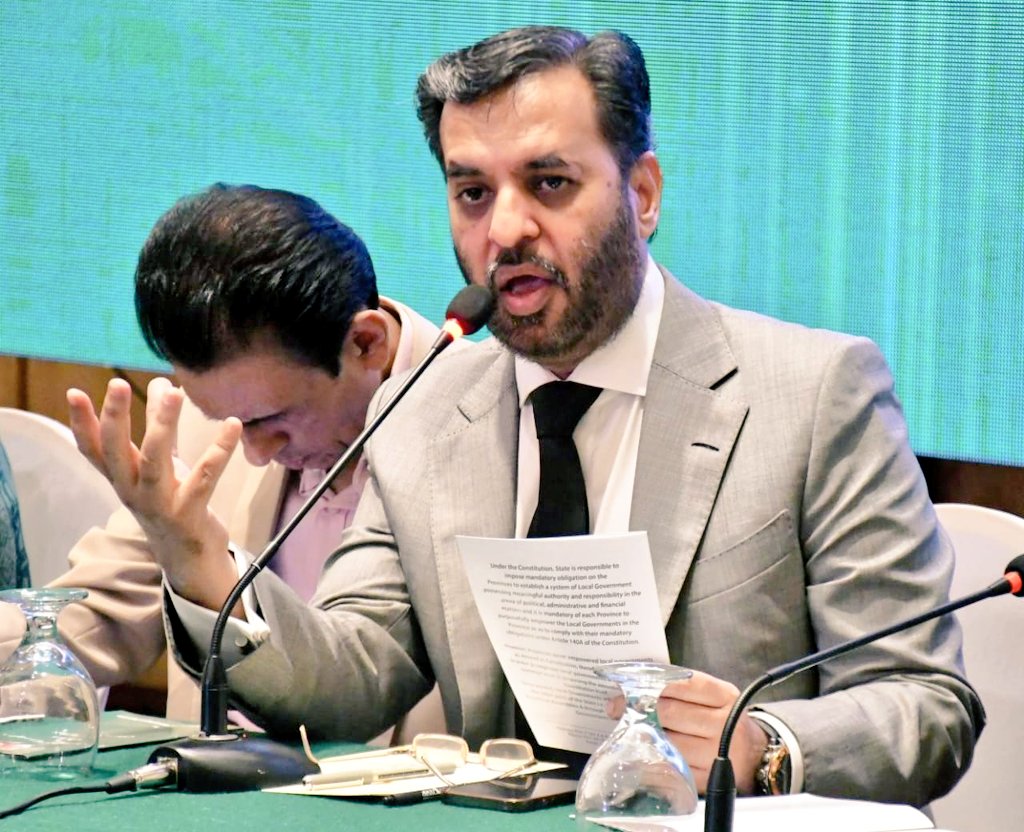 UmairIslamMemon's tweet photo. ایم کیو ایم پاکستان آئین میں ترامیم کی تین تجاویز پیش کر رہی ہے جِس طرح وزیرِ اعظم سمیت وزرائے اعلیٰ کے اختیارات آئین میں درج ہیں ویسے ہی بلدیاتی نمائندوں کے اختیارات آئین میں لکھے ہوئے ہونے چاہئیں, 
@KamalMQM

#KhudMukhtarZilaMazbootPakistan https://t.co/3XMMRTIgyj