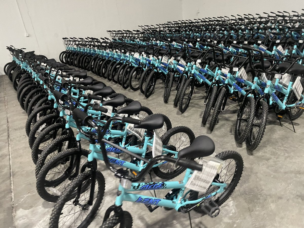 TheSpokesGroup's tweet photo. Today is #GivingTuesday! Help us pedal some JOY this Holiday Season—donate today to put a bike under a tree on Christmas morning!

https://t.co/GH0REVIkLe… https://t.co/gS2tHIQDI7