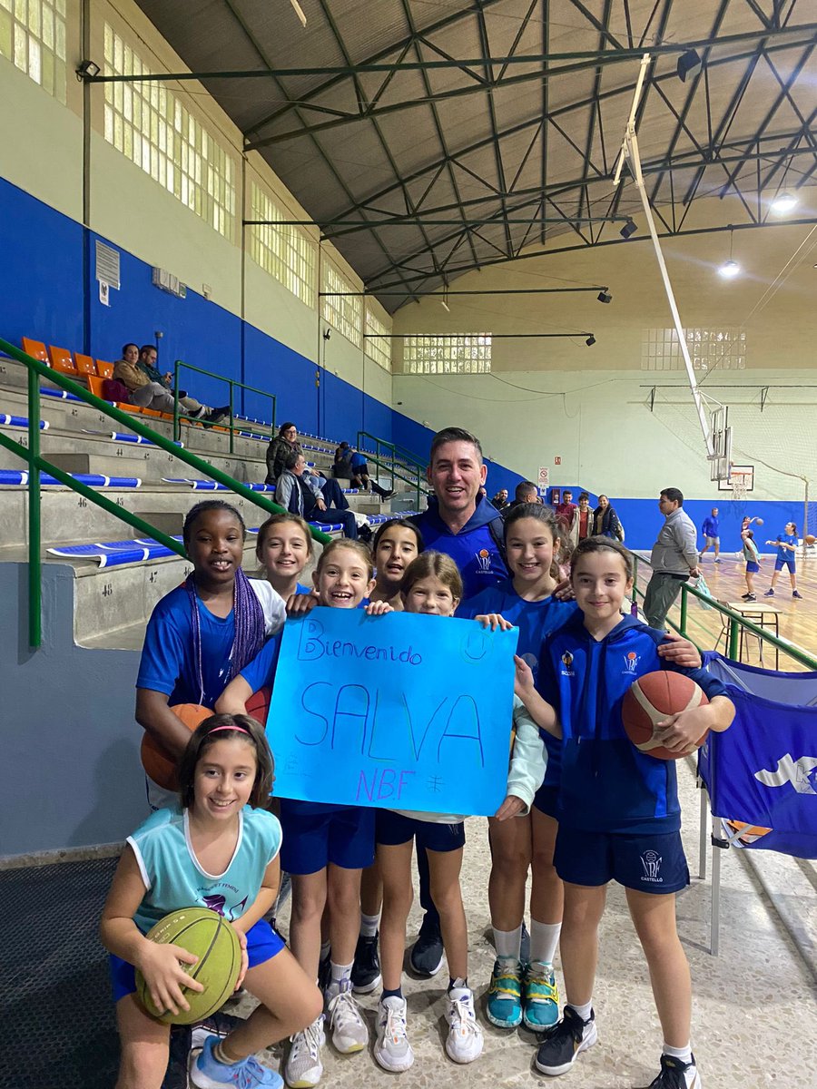 NBF_Castello's tweet photo. 🚨🏀ESCUELA DE BASQUET🏀🚨

Tras la recuperación de su complicada operación , hoy estamos muy contentos de tener con nosotros de nuevo a @Coach_Salva , para continuar entrenando y haciendo crecer la Escuela del @NBF_Castello 

Bienvenido de nuevo Salva💪💪💪

#AMUNTNOU💙💙💙 https://t.co/J4HtZEdQXu