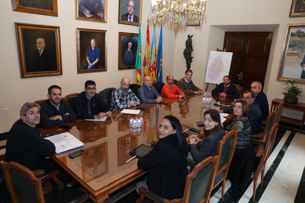 CEV_CV's tweet photo. #CEVCastellón | Reunidos para rediseñar el proyecto de Zona de Bajas Emisiones de #Castellón https://t.co/sekWkuQ9LM